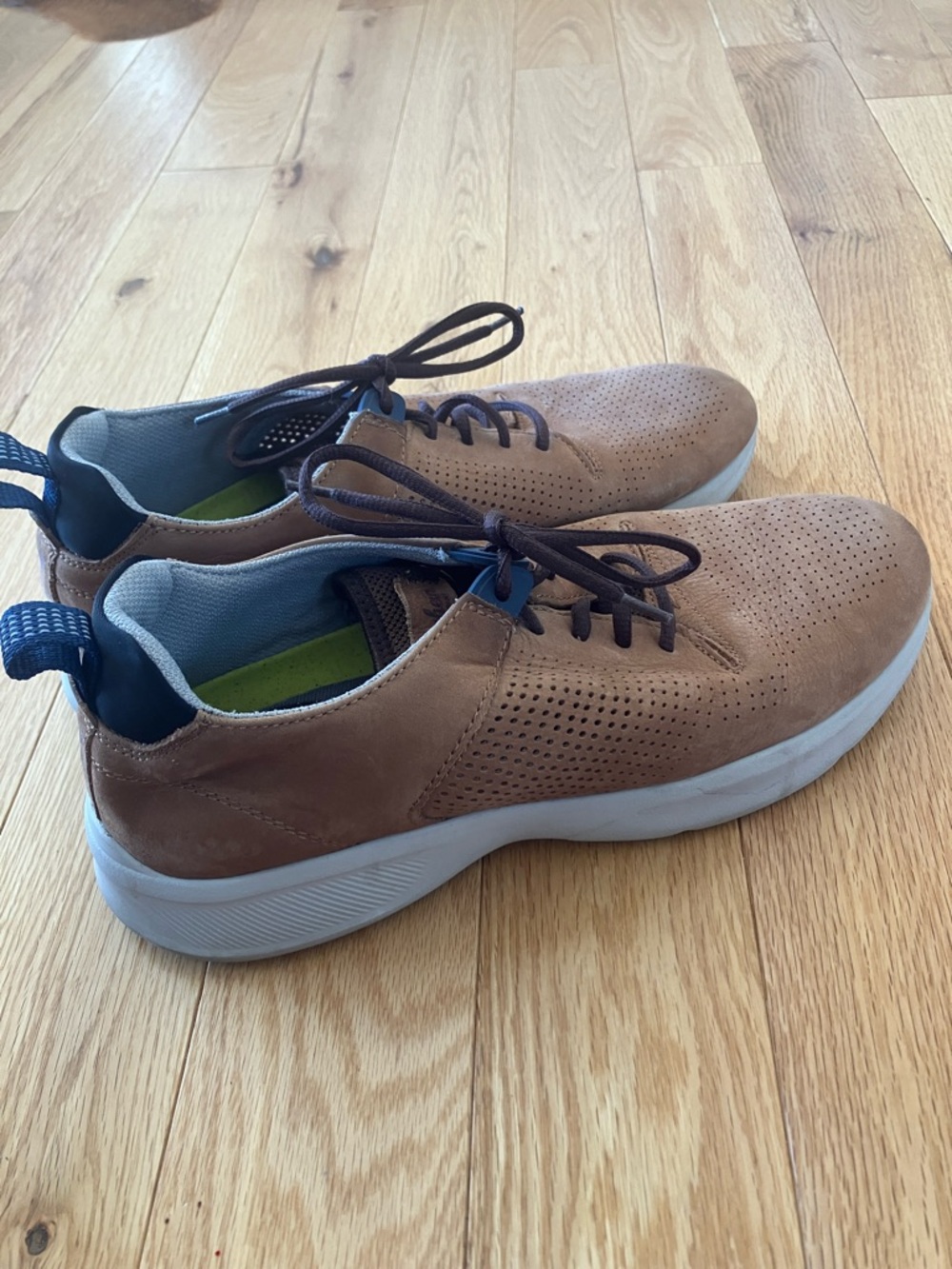Florsheim Men's Casual Perforated Lace-Up Shoe in Brown